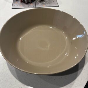Pampered Chef Glazed Stoneware tan colored salad bowl